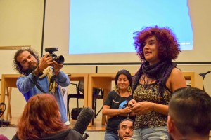 Arítza Ríos hablando de su documental "Ellas las que me habitan"